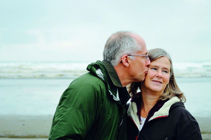 Zorg jij voor iemand thuis die intensieve zorg nodig heeft? Bijvoorbeeld voor je partner, je zelfstandige wonende moeder of een goede vriend? En merk je dat er meer (professionele) zorg nodig is dan jij kunt bieden in combinatie met bijvoorbeeld zorg vanuit de Wet Maatschappelijke Ondersteuning (Wmo) of vanuit de zorgverzekeringswet?